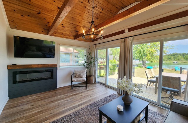 Crooked Lake lakefront lot-lakeside firepit-kayaks