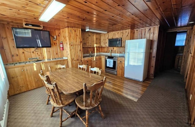 Crow Crest Lodge Resort #3 Waters Edge, Stunning Sunsets, Family Getaway