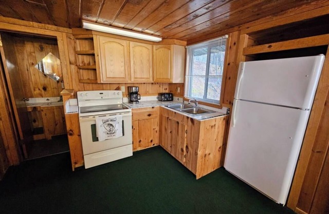 Crow Crest Lodge Resort #7 Waters Edge, Stunning Sunsets, Family Getaway