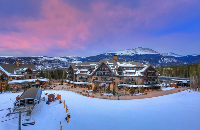Crystal Peak - Paradise with Spectacular Views, Steps To Peak 7, Hot Tubs, and Gondola on-site
