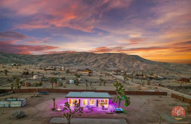 Curious Crib - CENTRAL Location Cowboy Pool Spa