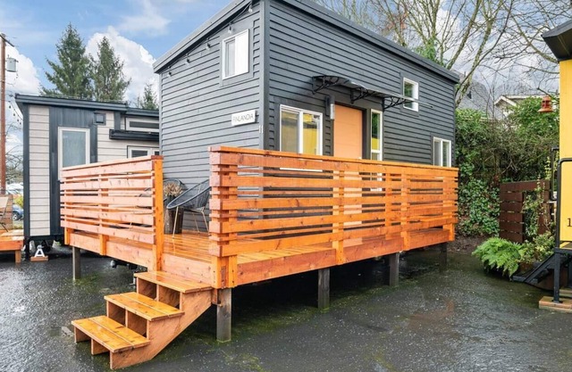 Custom Tiny Home w/ Finnish Vibe, Firepit, Kitchen