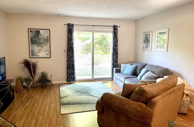 Cute 3br & 3ba areas, backs to Hike-Bike Tr and mins to SouthPointe & downtown