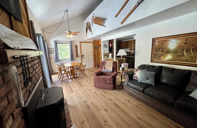 Cute and cozy condo walking distance to the Village Gondola