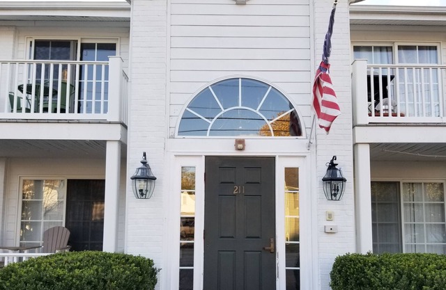 Cute bright condo just steps from historic Main Street Berlin !