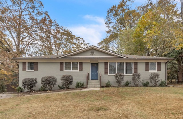 Cute house in quiet neighborhood - near everything - bring your pets!