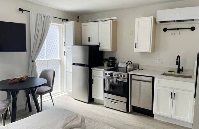 Cute Microapartment Walkable to Everything