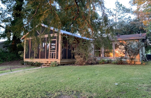 Cypress Retreat on beautiful Lake Bruin