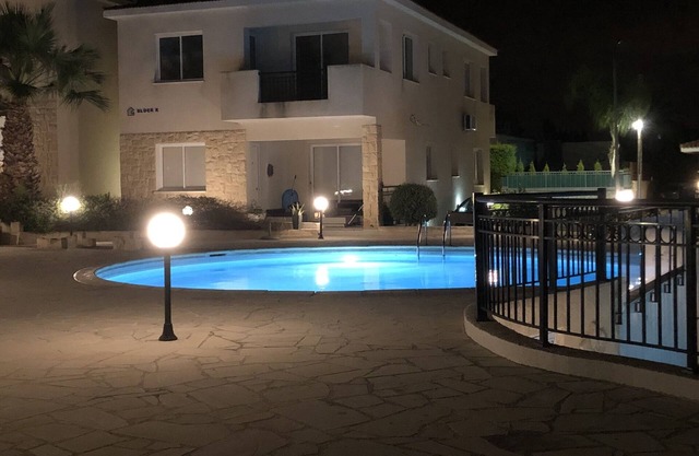 CYPRUS - PAPHOS - sunny apartment with sea and pool wiew