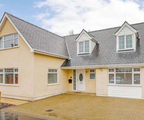 Cysgod Y Dyffryn - Luxury holiday cottage sleeping 8, Hot Tub available