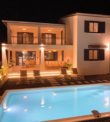 Dépaysement vue mer&montagne, piscine, parking