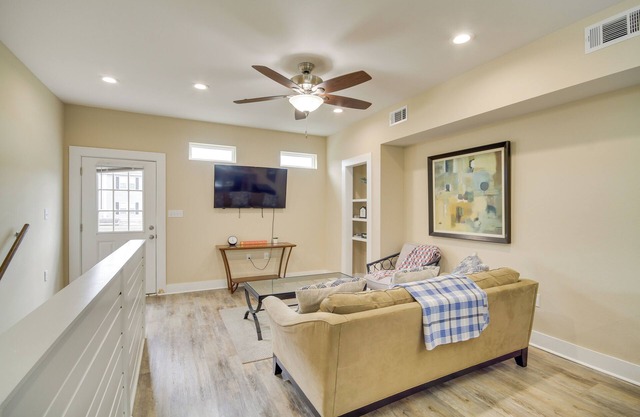 D'Iberville Delight ~ 2 Mi from Beach & Casinos!