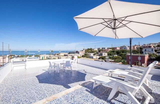 Da Procida 97 - Two Bedroom Apartment, Sleeps 5