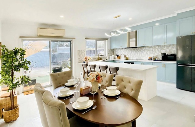 Daisy House—4BR, Free Parking, Steps to Shops & Train