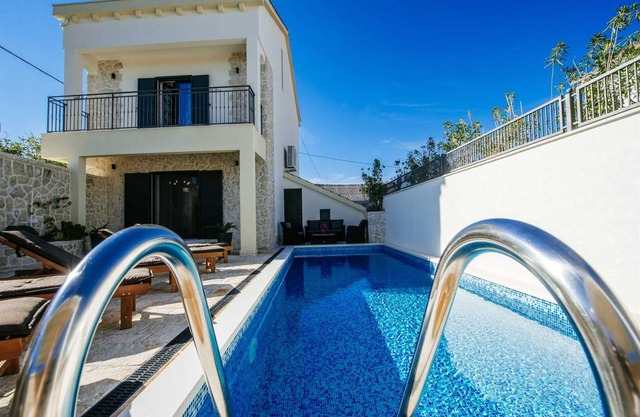 Dalmatian Villa Castello Coza with pool