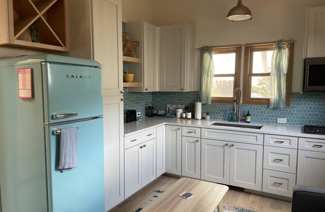 Darling Tiny House - 2 Blocks from State St.