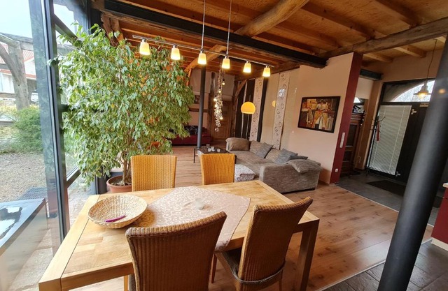 Das Castellchen, Historische Scheune und Garten