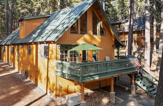 Dave's Den Large Game Room Loft, Close to Bear Valley, Outdoor Adventure