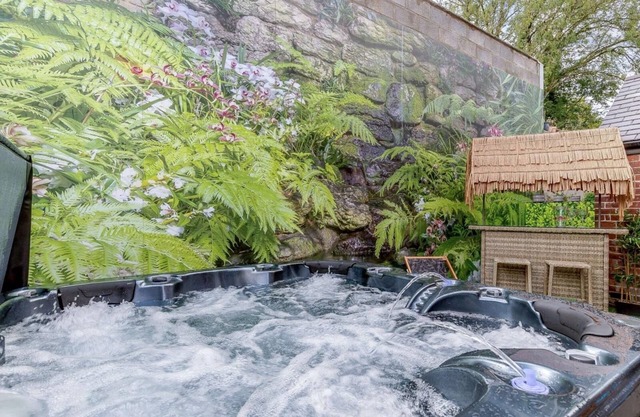 Dawn's House Cromford-Quirky Colourful Home, Hot Tub, Pet Friendly Peak District