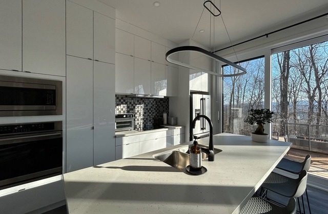 DAX HOUSE: Forest Luxury Near Tremblant