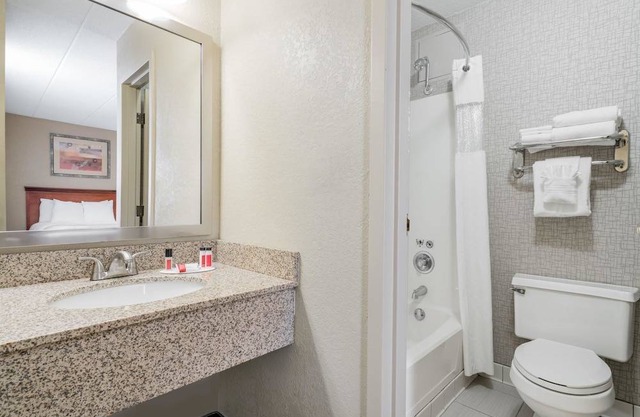 Days Hotel by Wyndham University Ave SE