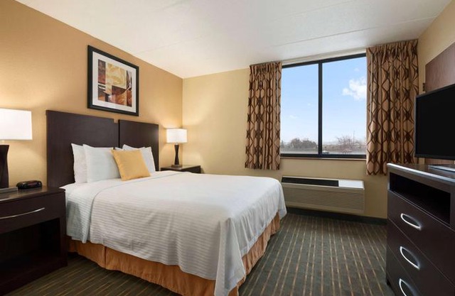 Days Hotel by Wyndham University Ave SE