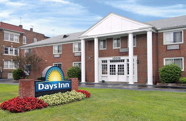 Days Inn by Wyndham Cleveland Lakewood
