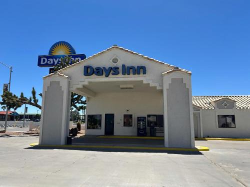 Days Inn by Wyndham Kingman West
