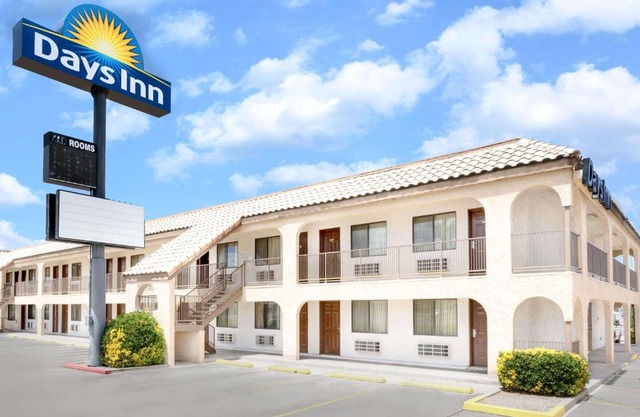 Days Inn by Wyndham Kingman East