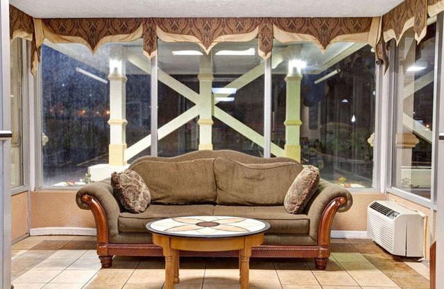 Days Inn by Wyndham Knoxville West