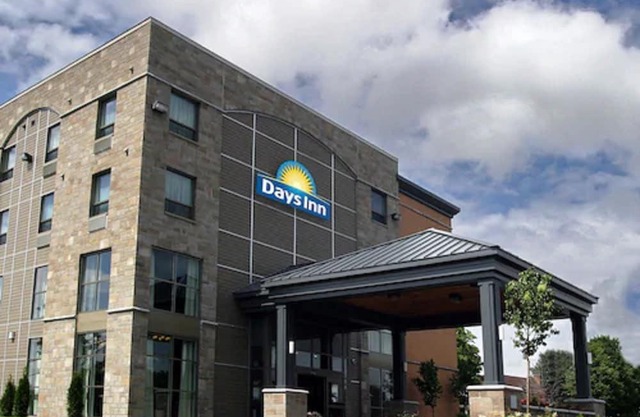 Days Inn by Wyndham Levis