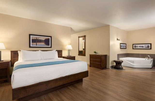 Days Inn by Wyndham Levis