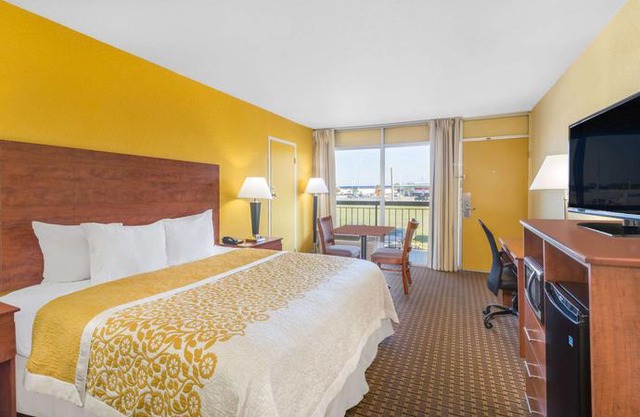 Days Inn by Wyndham Wildwood I-75