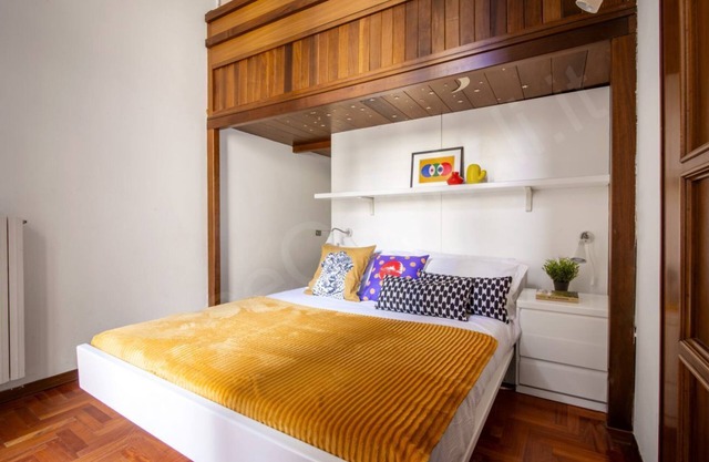 DeAngeli: trilo x5 new bathroom 7 stops from cathedral