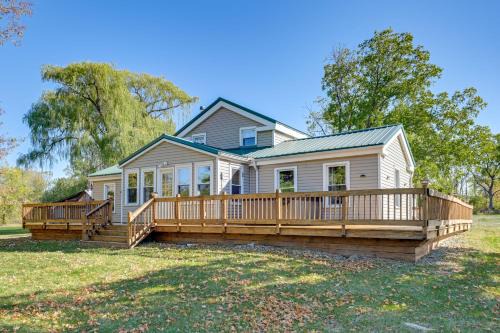 Deck and Hot Tub Pet-Friendly Seneca Lake Home!