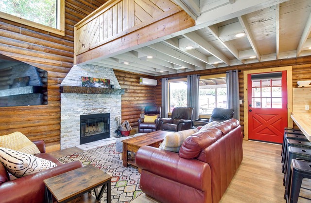 Deck + Grill: Quiet Cabin Getaway in Pinedale