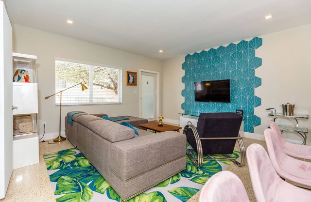 Deco Drift 2 bedroom Apartment