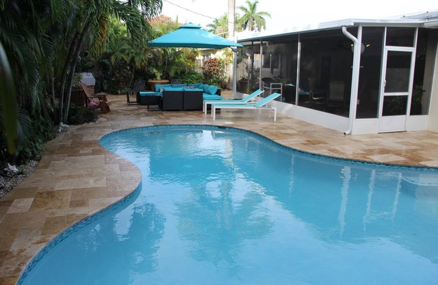 Deerfield Beach House and Poolnhttps:/my.matterport.com/show/?m=6txjncxb5Lo