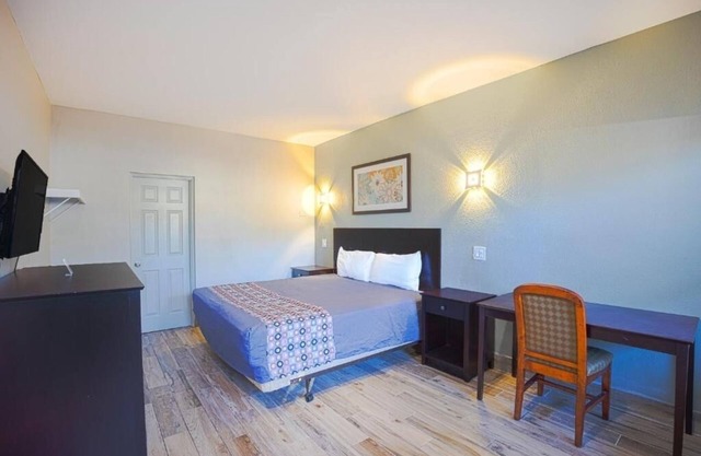 Delight In Family Room Close To Singleton Courts And Free Parking