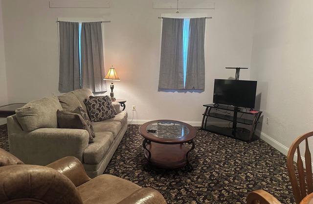 Delightful 3-bedroom apartment with AC in Leesville