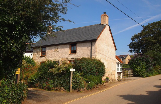 Delightful 300 year old cottage in quiet country lane
