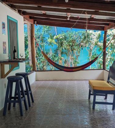 Delightful garden apartment, 2 min to beach