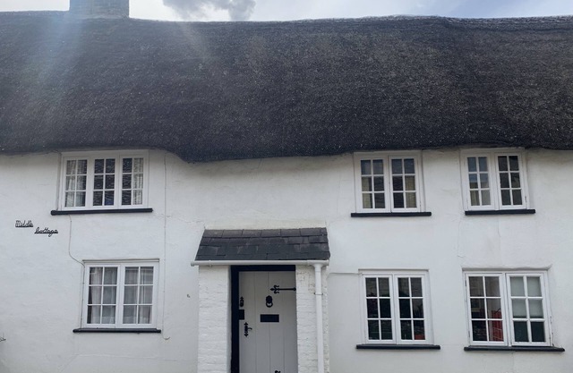 Delightful mid-row thatched cottage in beautiful sleepy Dorset village.