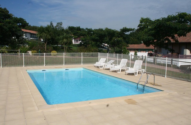 Delightful T2 south terrace, res standing, swimming pool, wifi