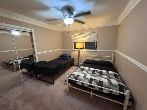 Delta Guest House Near Transit, Shopping, High Speed Wi-Fi, Parking