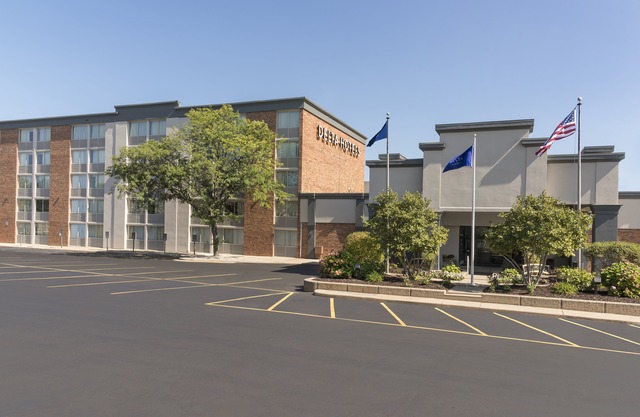 Delta Hotels by Marriott Grand Rapids Airport