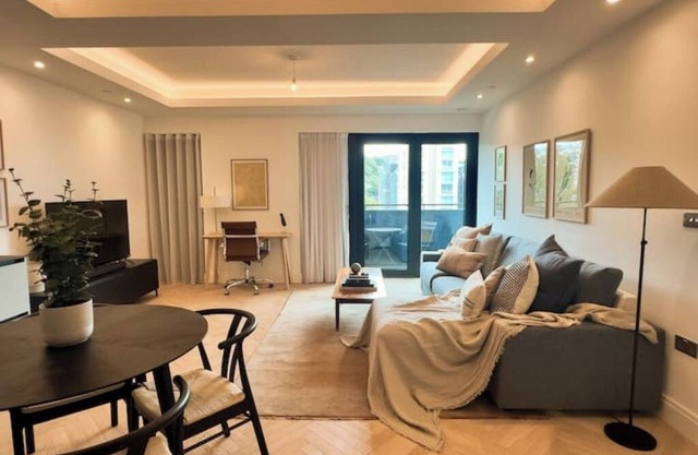 Deluxe 1-Bed Apartment with Balcony, Gym & Cinema – 7 Mins from Brighton Pier