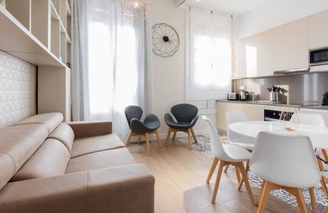 Deluxe apartment with balcony close to the beach!