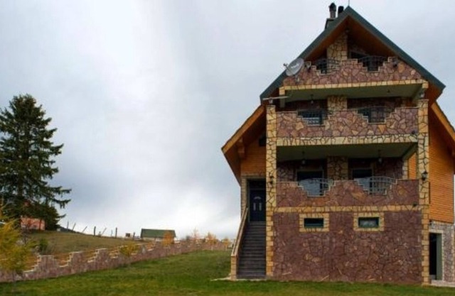 Deluxe Apartment With Mountains View