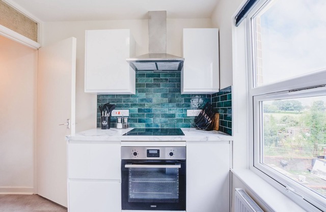 Deluxe Double/Twin Bedroom - Park view - Reading